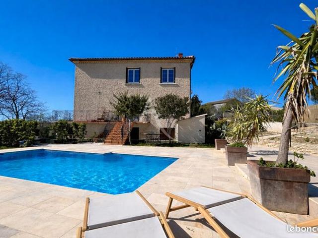 Maison 7 pièces 210 m²