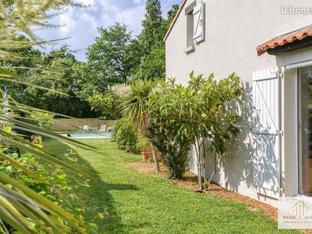 Maison 7 pièces 210 m²