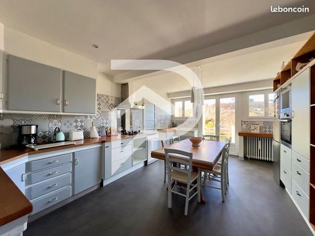 Maison 7 pièces 210 m²