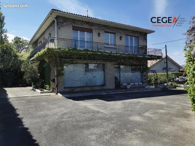 Maison 7 pièces 210 m²