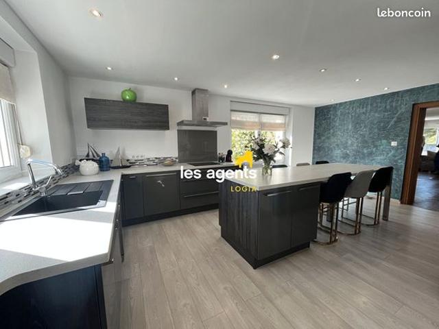 Maison 7 pièces 210 m²