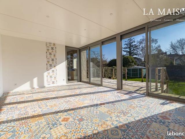 Maison 7 pièces 222 m²