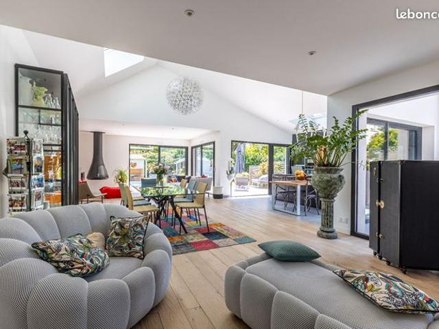 Maison 7 pièces 210 m²