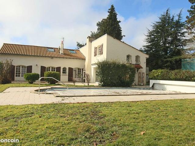 Maison 7 pièces 210 m²
