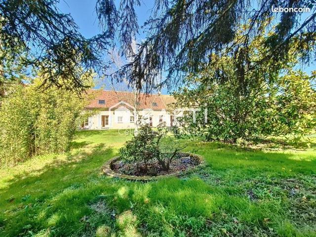 Maison 7 pièces 210 m²