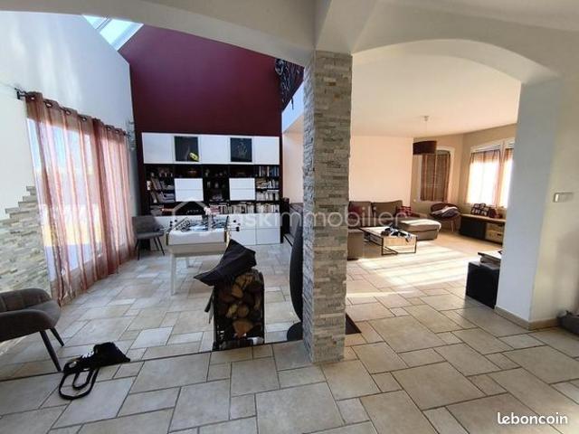 Maison 7 pièces 210 m²