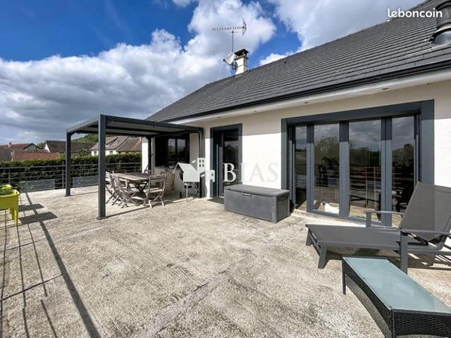 Maison 7 pièces 210 m²