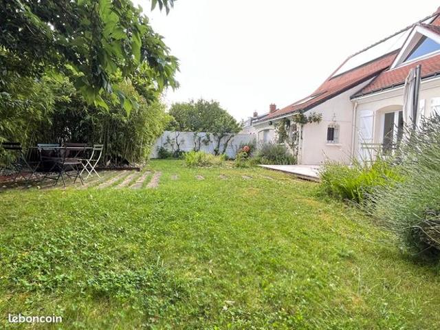 Maison 7 pièces 210 m²