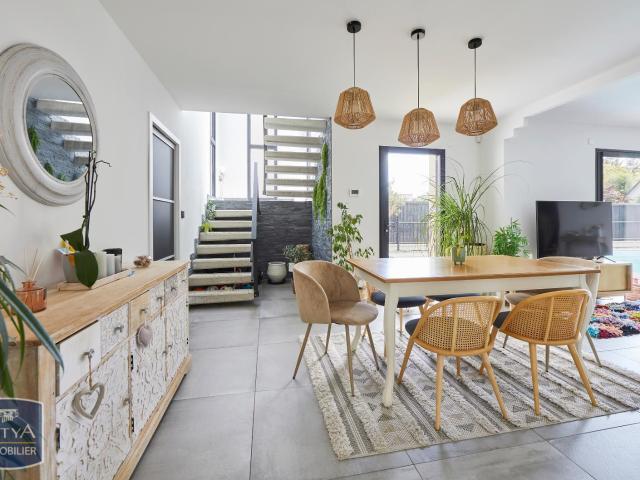 Maison 7 pièces 219 m²