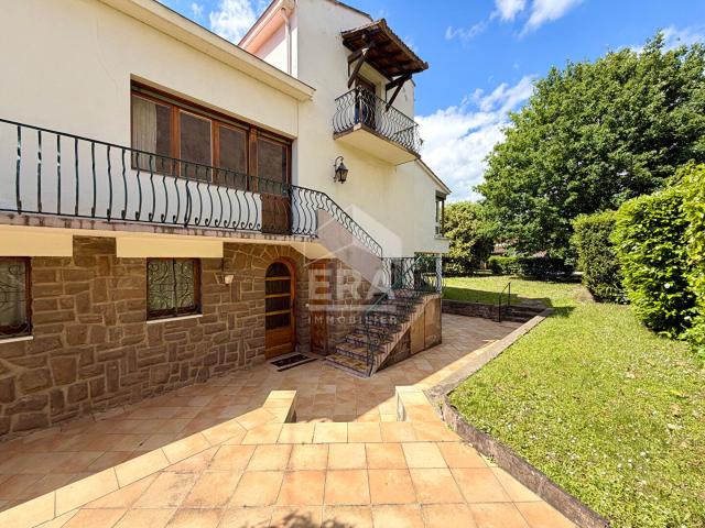 Maison 7 pièces 215 m²