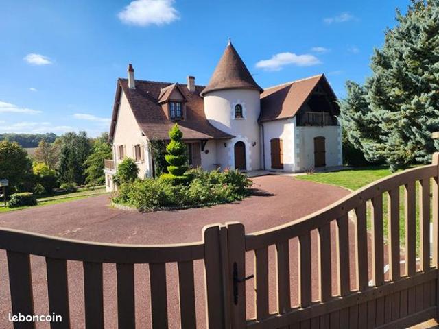 Maison 7 pièces 210 m²