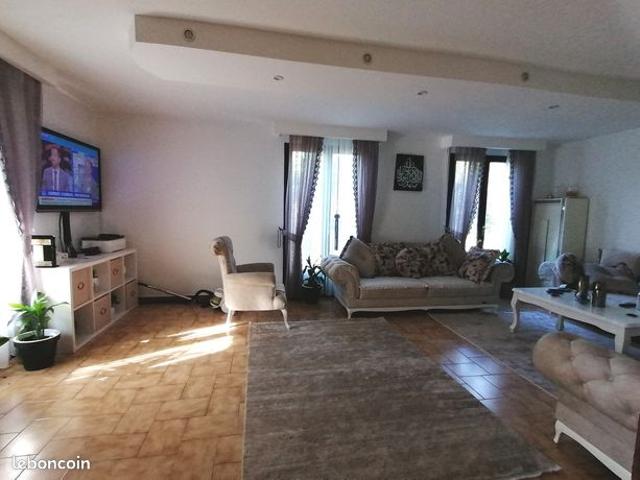 Maison 7 pièces 210 m²