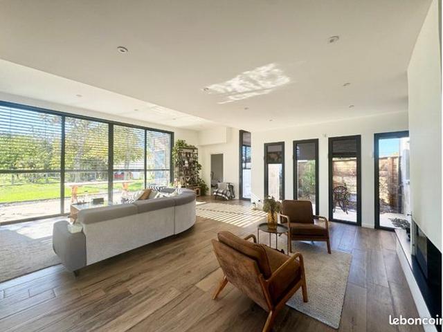 Maison 7 pièces 210 m²