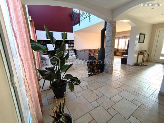 Maison 7 pièces 210 m²