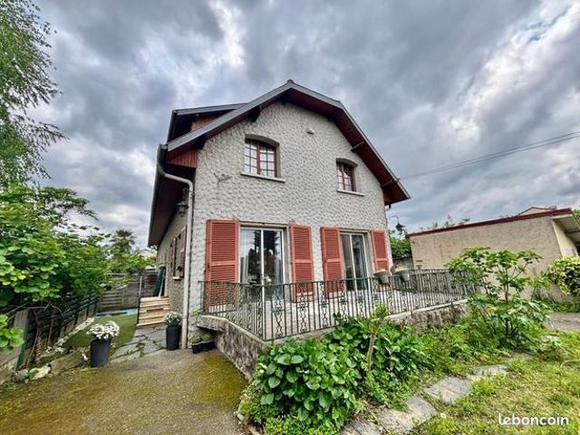 Maison 7 pièces 210 m²