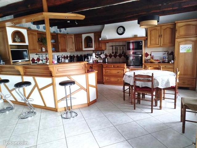 Maison 7 pièces 210 m²