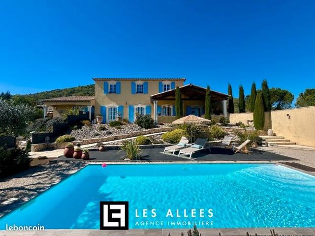 Maison 7 pièces 210 m²