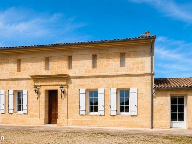 Maison 7 pièces 210 m²