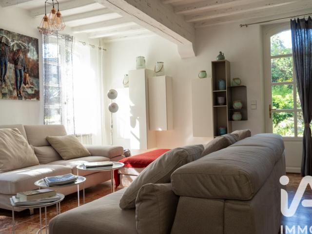 Maison 7 pièces, 210 m² à louer à Saint Maximin la Sainte Baume 83470
