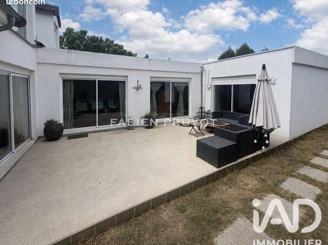 Maison 7 pièces 211 m²