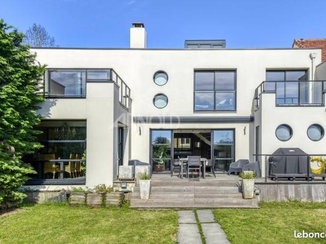 Maison 7 pièces 209 m²