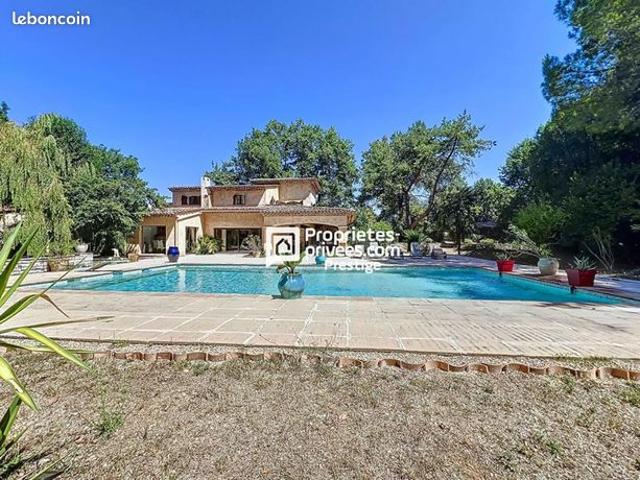 Maison 7 pièces 211 m²