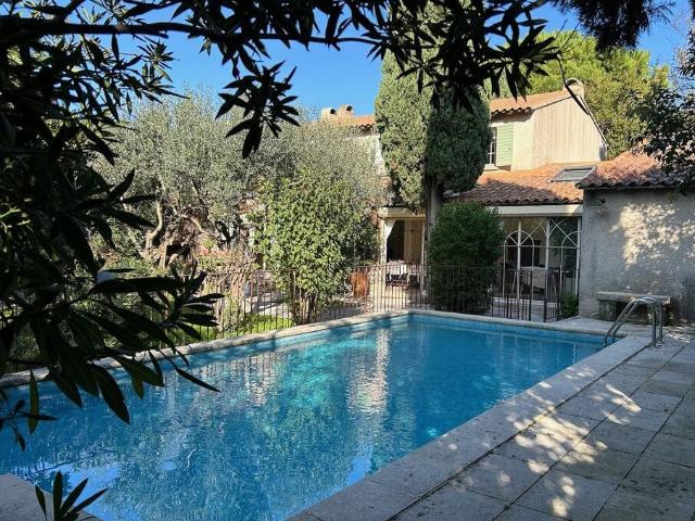 Maison 7 pièces 211 m²
