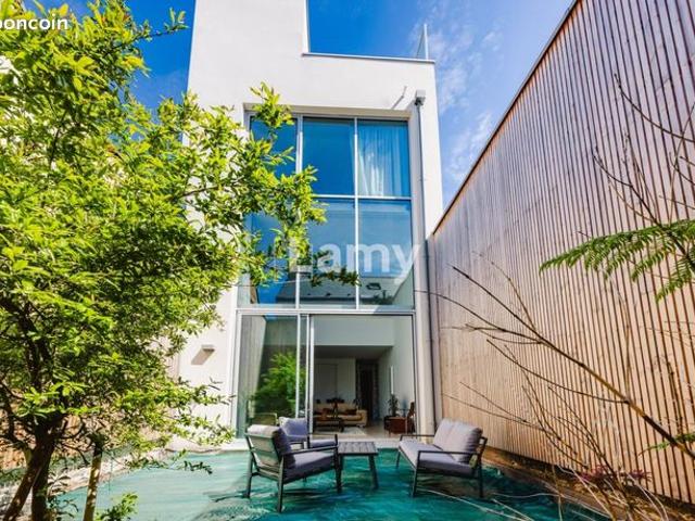 Maison 7 pièces 211 m²