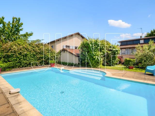 Maison 7 pièces 211 m²