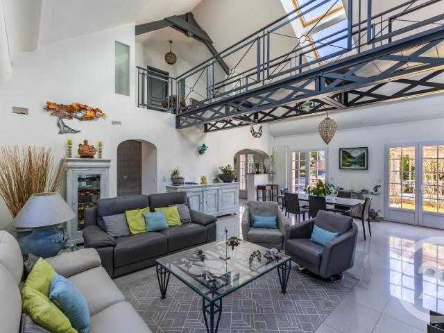 Maison 7 pièces 211 m²