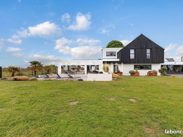 Maison 7 pièces 211 m²