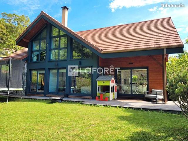 Maison 7 pièces 211 m²