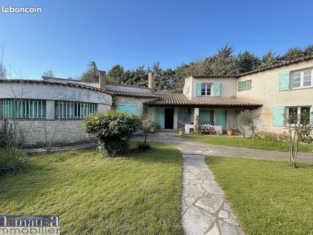 Maison 7 pièces 211 m²