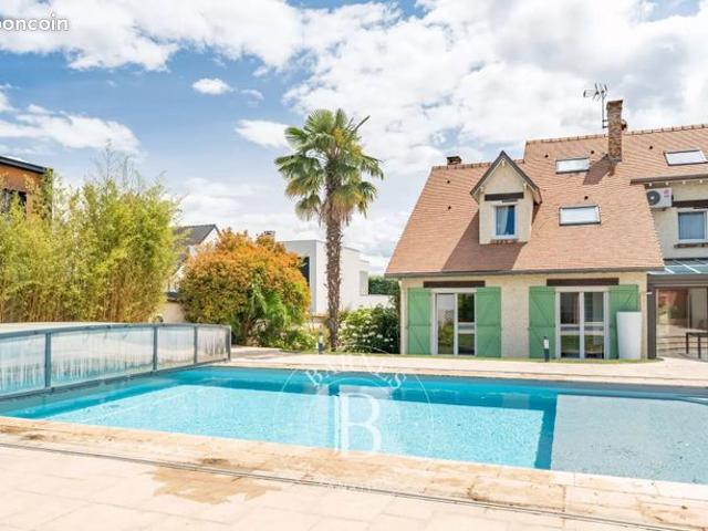 Maison 7 pièces 211 m²