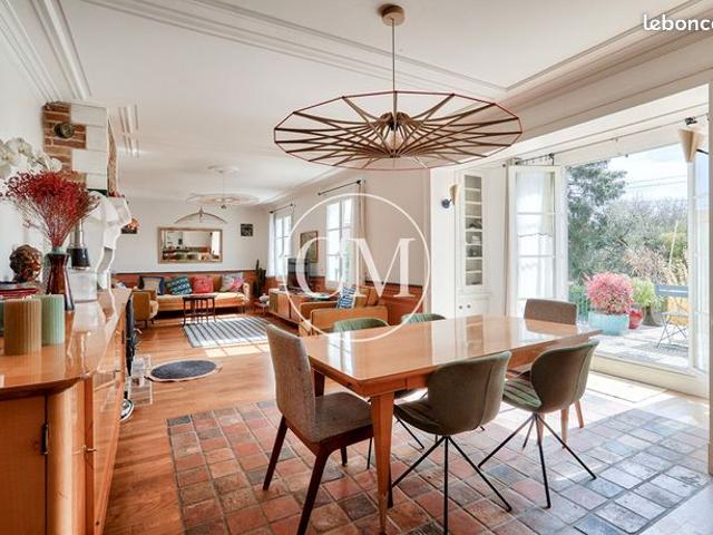 Maison 7 pièces 211 m²