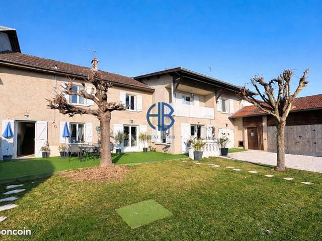 Maison 7 pièces 211 m²