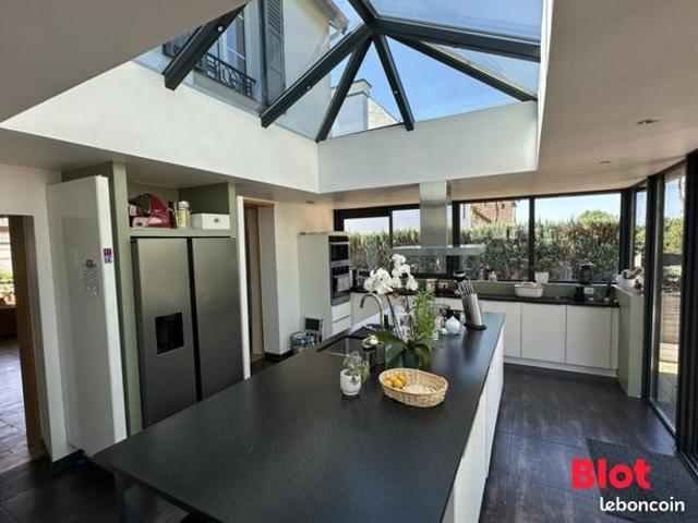 Maison 7 pièces 211 m²