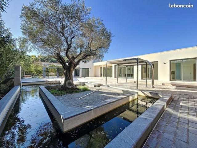 Maison 7 pièces 211 m²