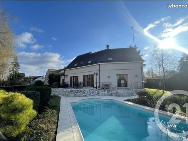 Maison 7 pièces 211 m²