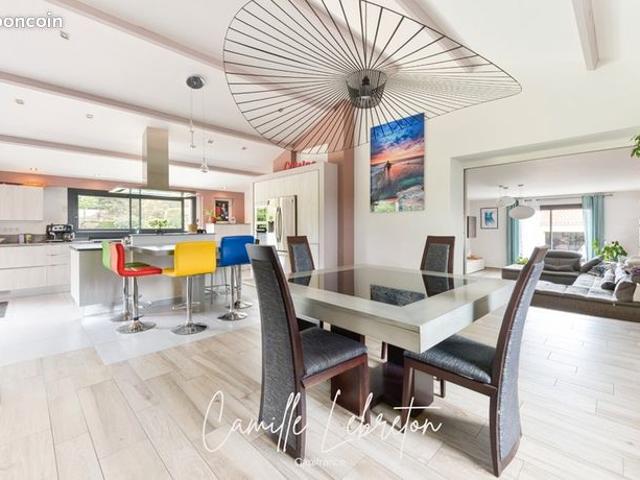 Maison 7 pièces 227 m²