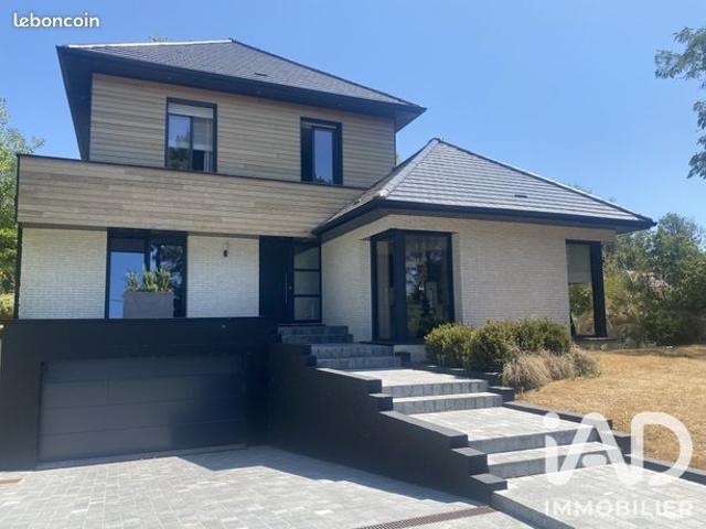 Maison 7 pièces 212 m²