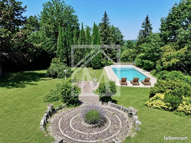 Maison 7 pièces 212 m²