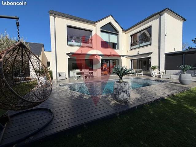 Maison 7 pièces 212 m²