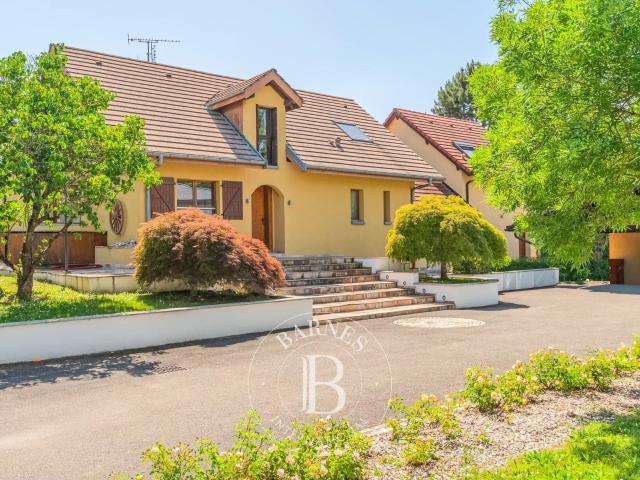 Maison 7 pièces 212 m²