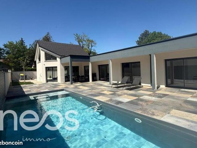 Maison 7 pièces 212 m²