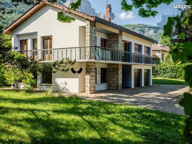 Maison 7 pièces 212 m²