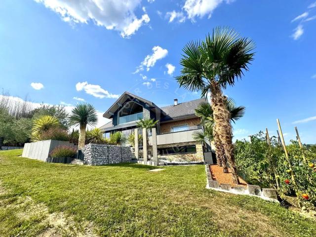 Maison 7 pièces 212 m²