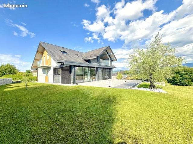 Maison 7 pièces 212 m²