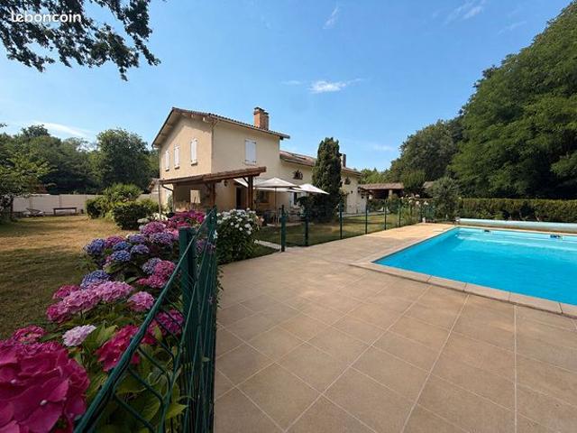 Maison 7 pièces 213 m²
