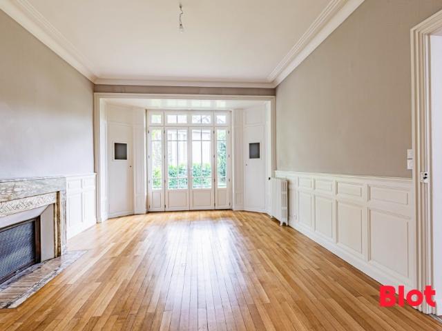 Maison 7 pièces 213 m²